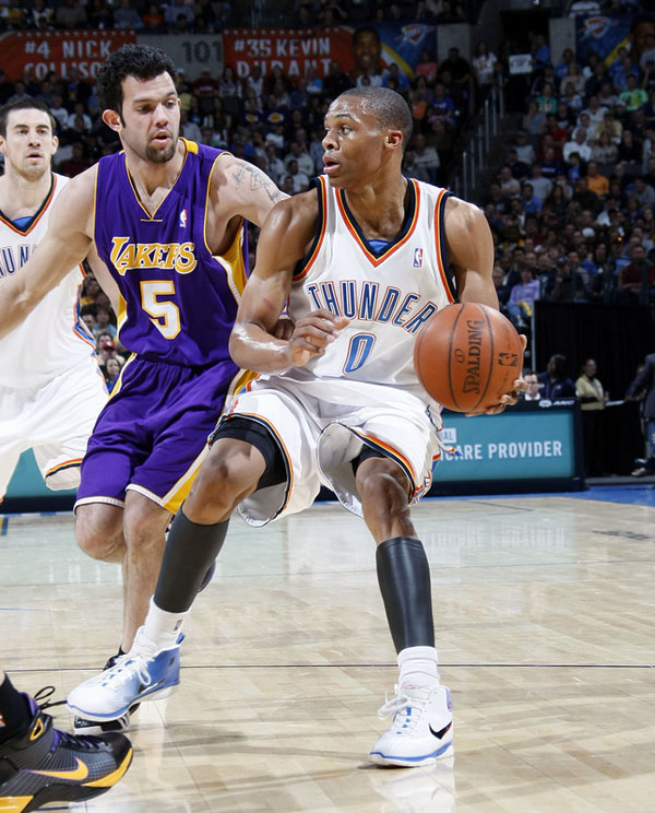 83007939LM019_LAKERS_THUNDER